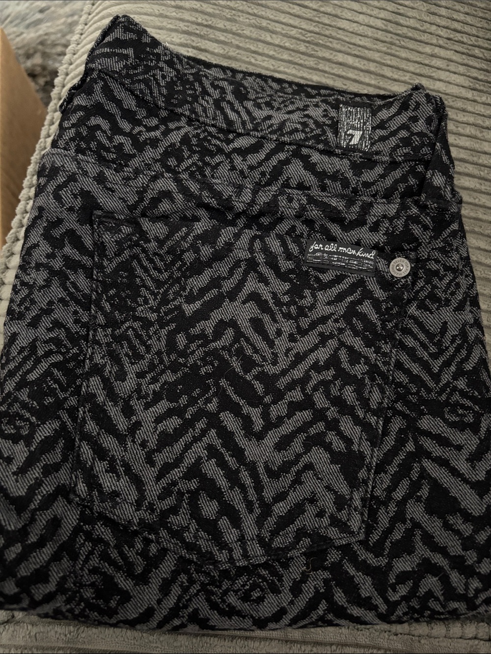 7 For All Mankind Black & Gray Jacquard Animal-Print Skirt